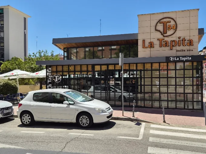Fachada de T54 La Tapita en Móstoles